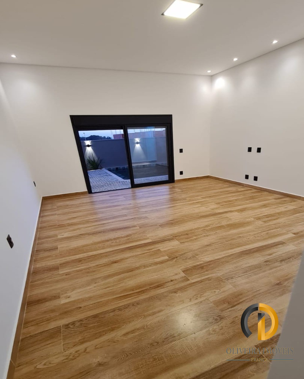 Linda casa de alto padrão á venda