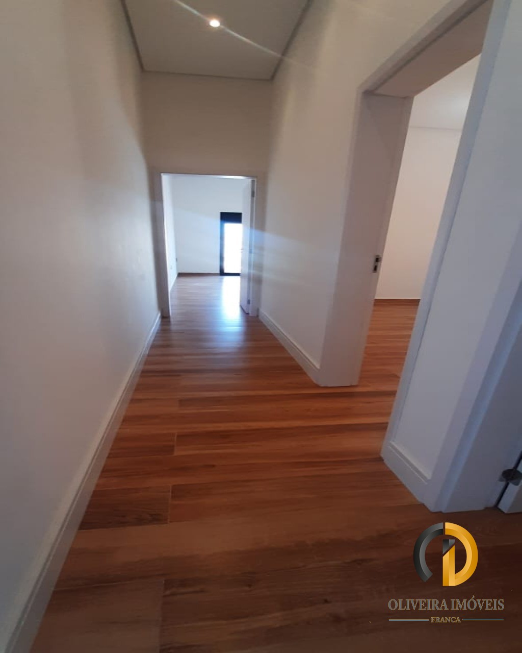 Linda casa de alto padrão á venda