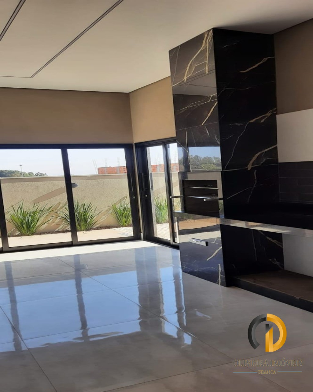 Linda casa de alto padrão á venda
