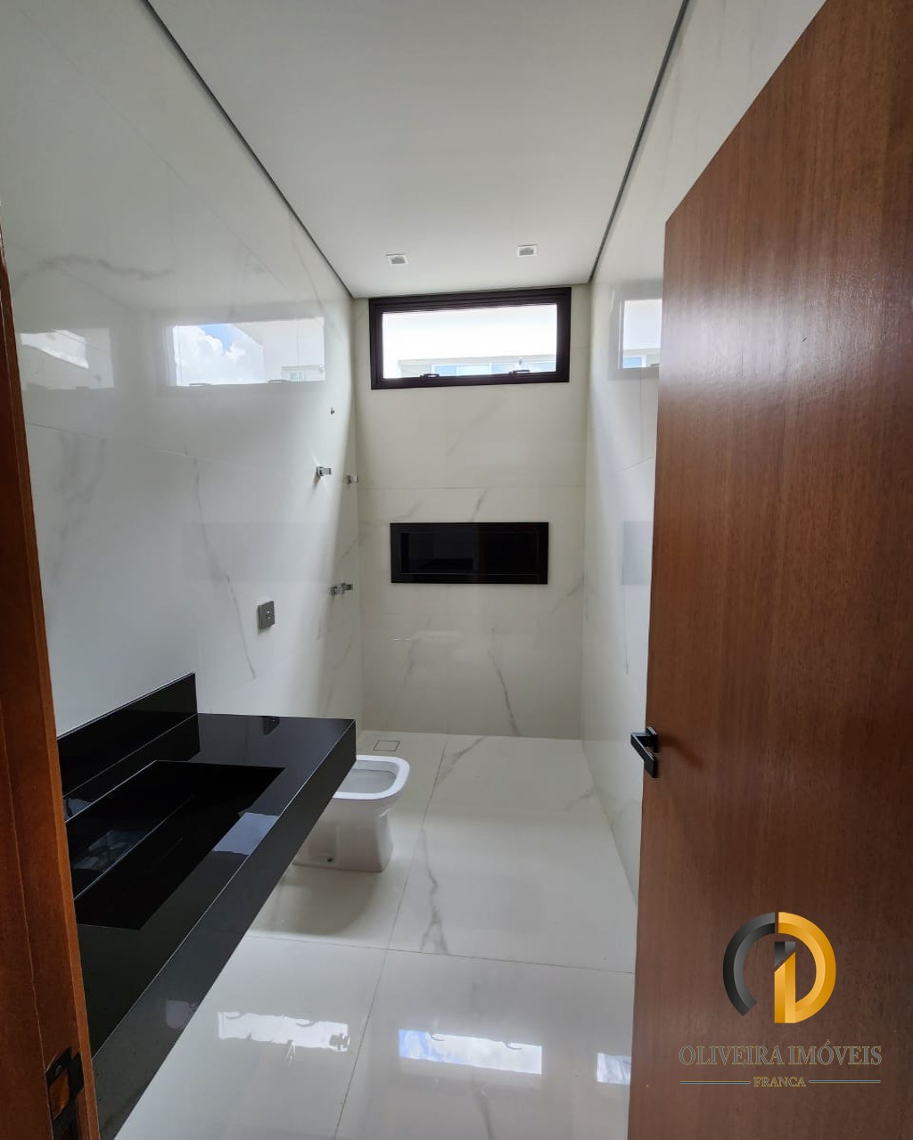 Linda casa com projeto diferenciado a venda jardim piratinin