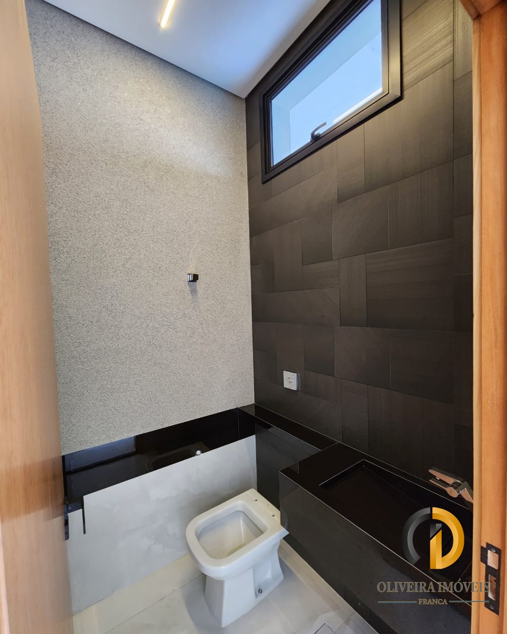 Linda casa com projeto diferenciado a venda jardim piratinin