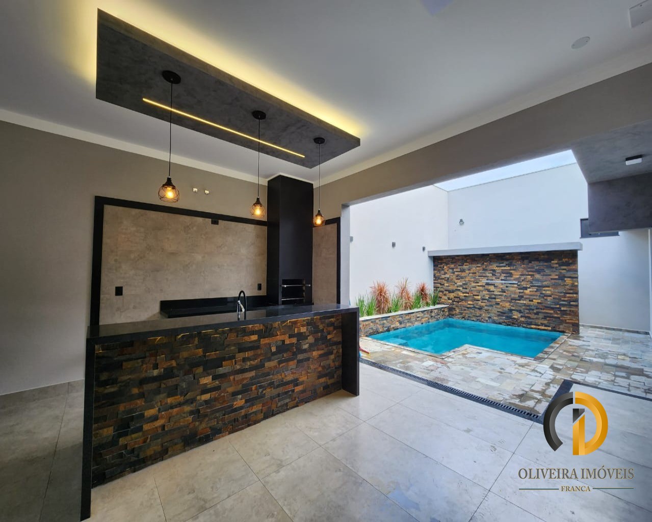 Linda casa com projeto diferenciado a venda jardim piratinin