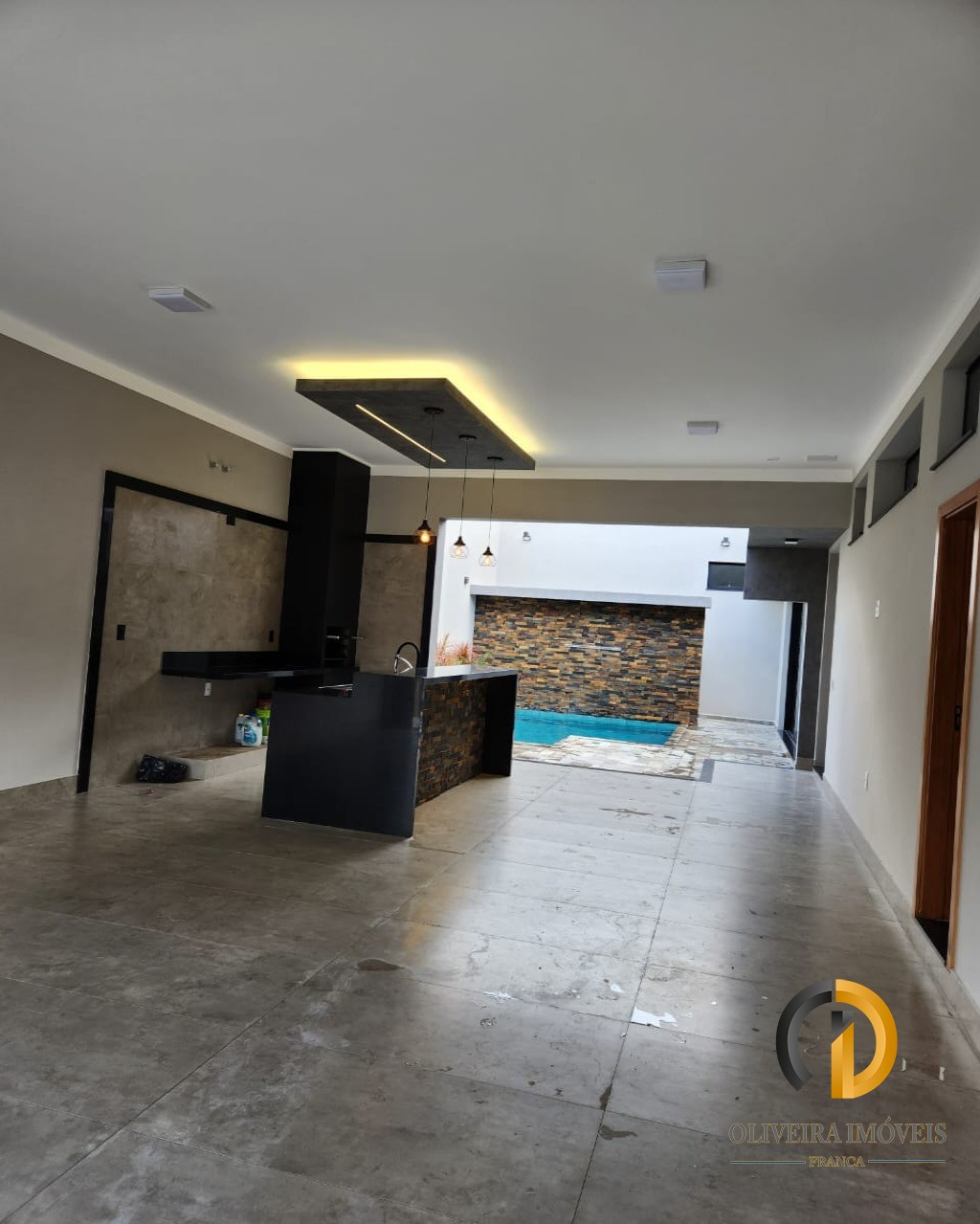 Linda casa com projeto diferenciado a venda jardim piratinin