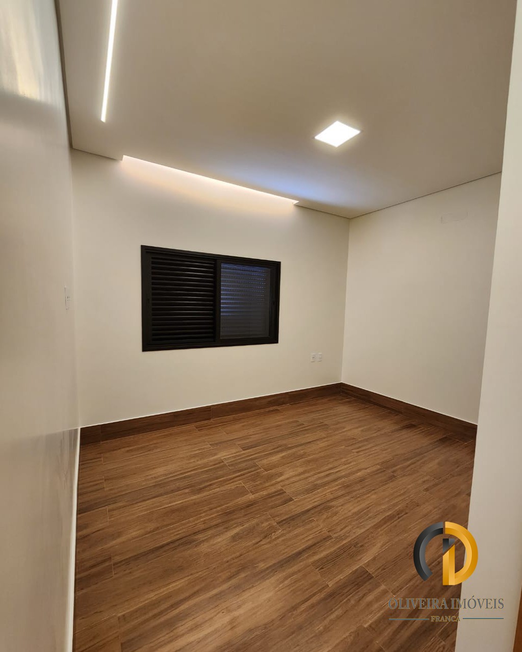 Linda casa com projeto diferenciado a venda jardim piratinin