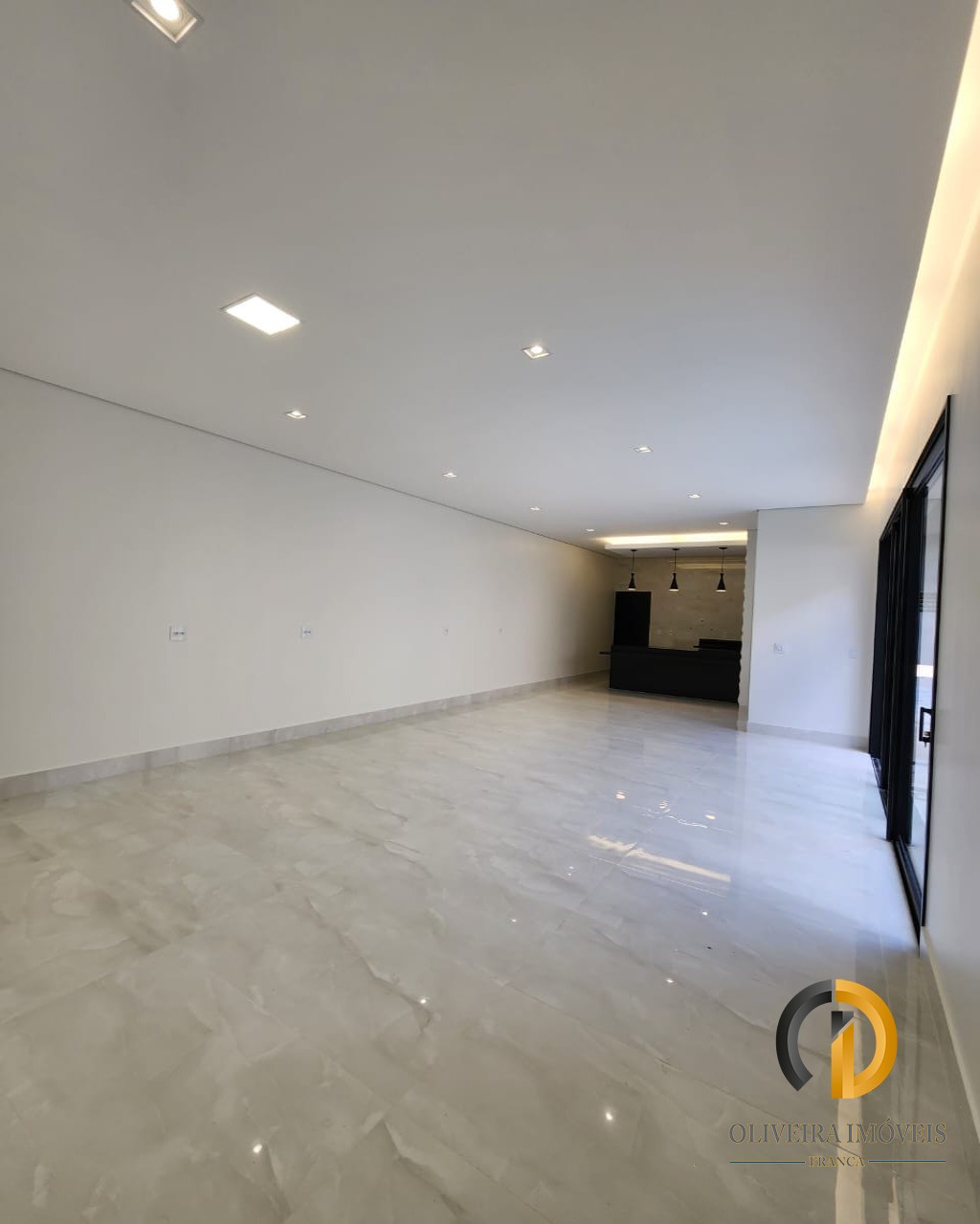 Linda casa com projeto diferenciado a venda jardim piratinin