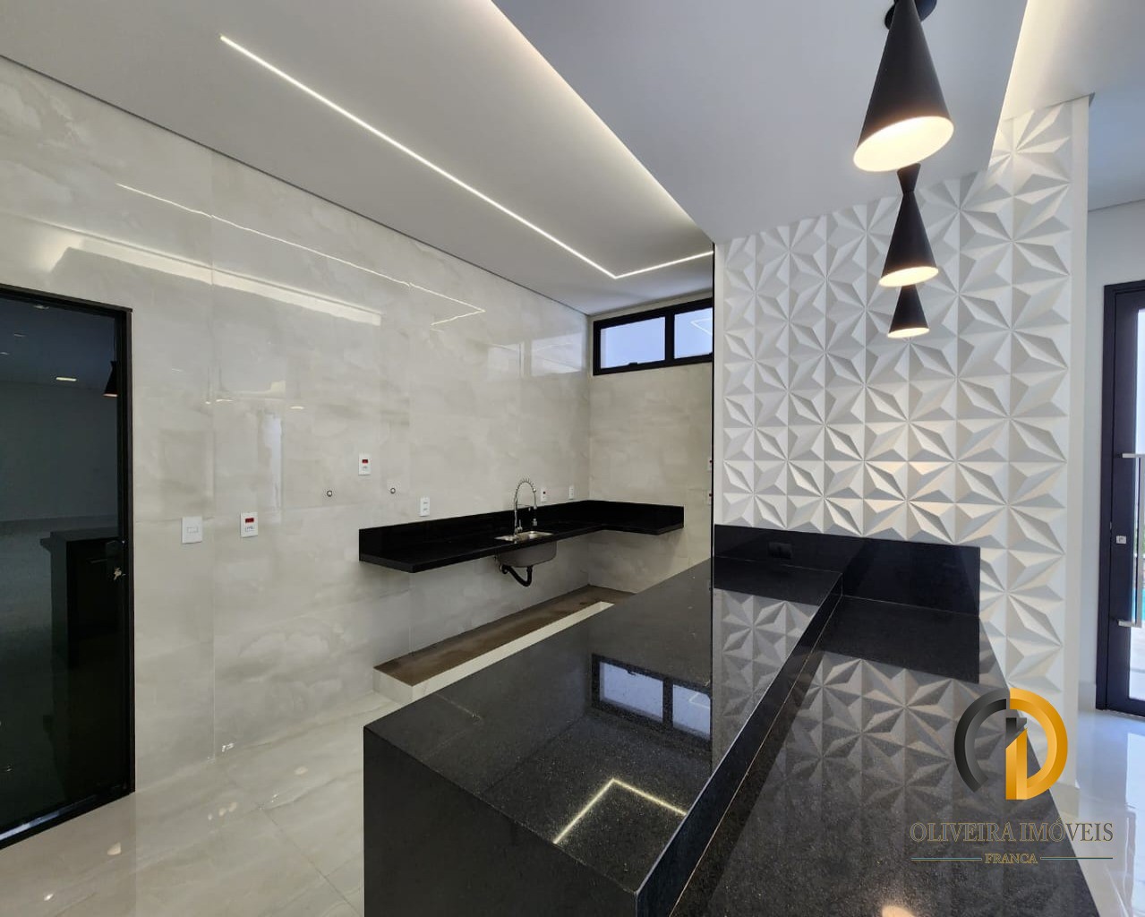 Linda casa com projeto diferenciado a venda jardim piratinin