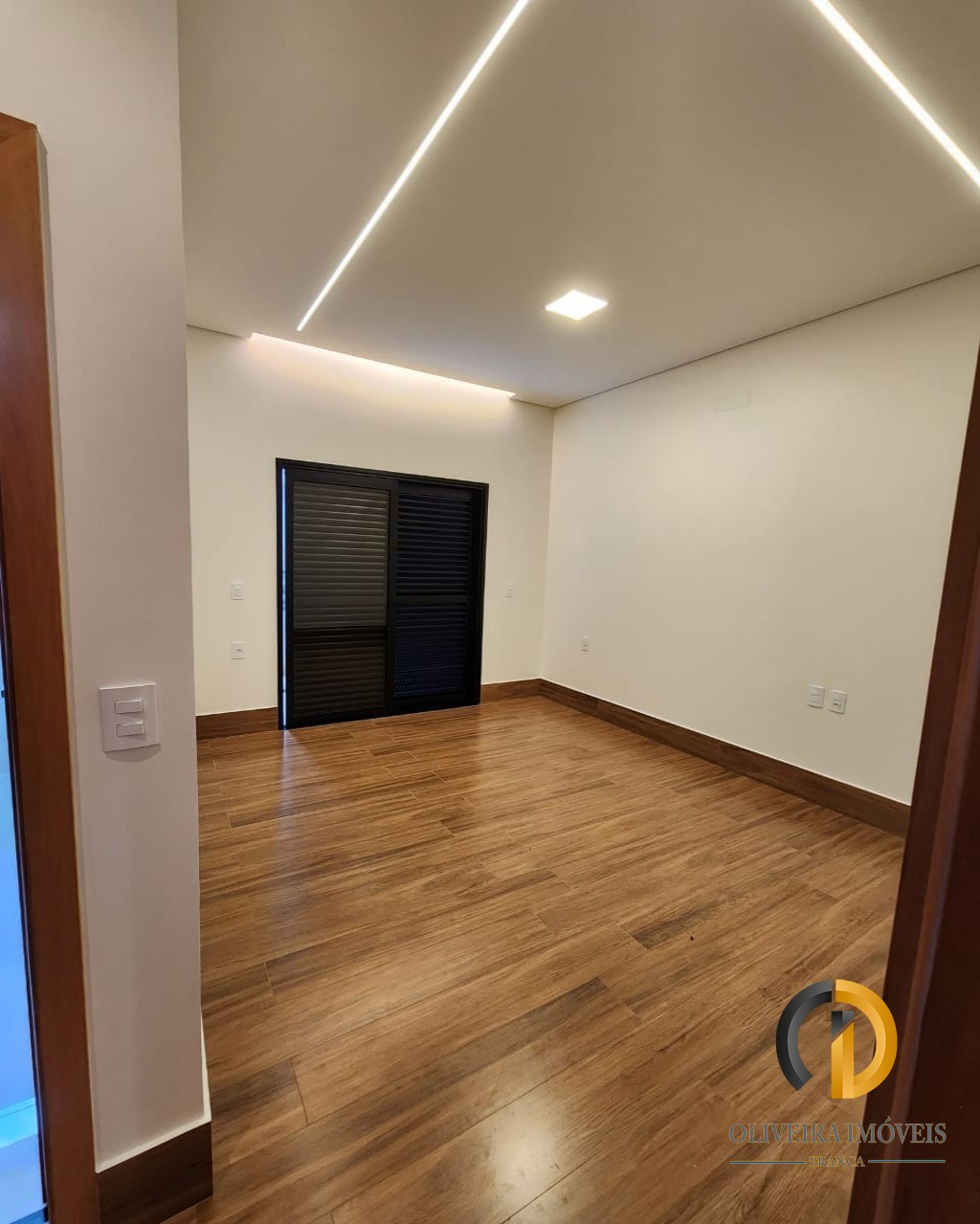 Linda casa com projeto diferenciado a venda jardim piratinin