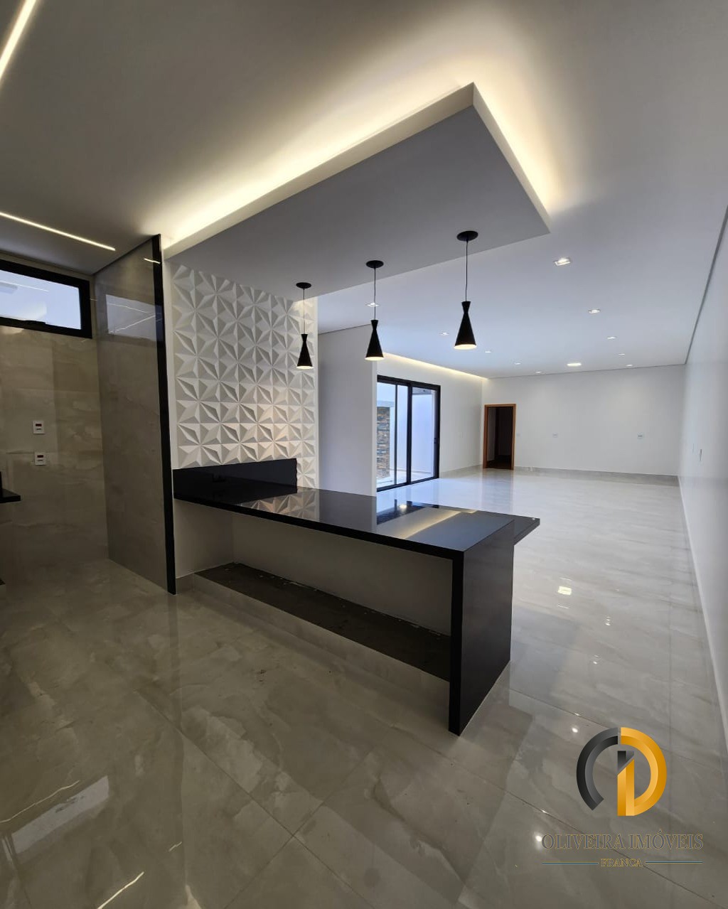 Linda casa com projeto diferenciado a venda jardim piratinin