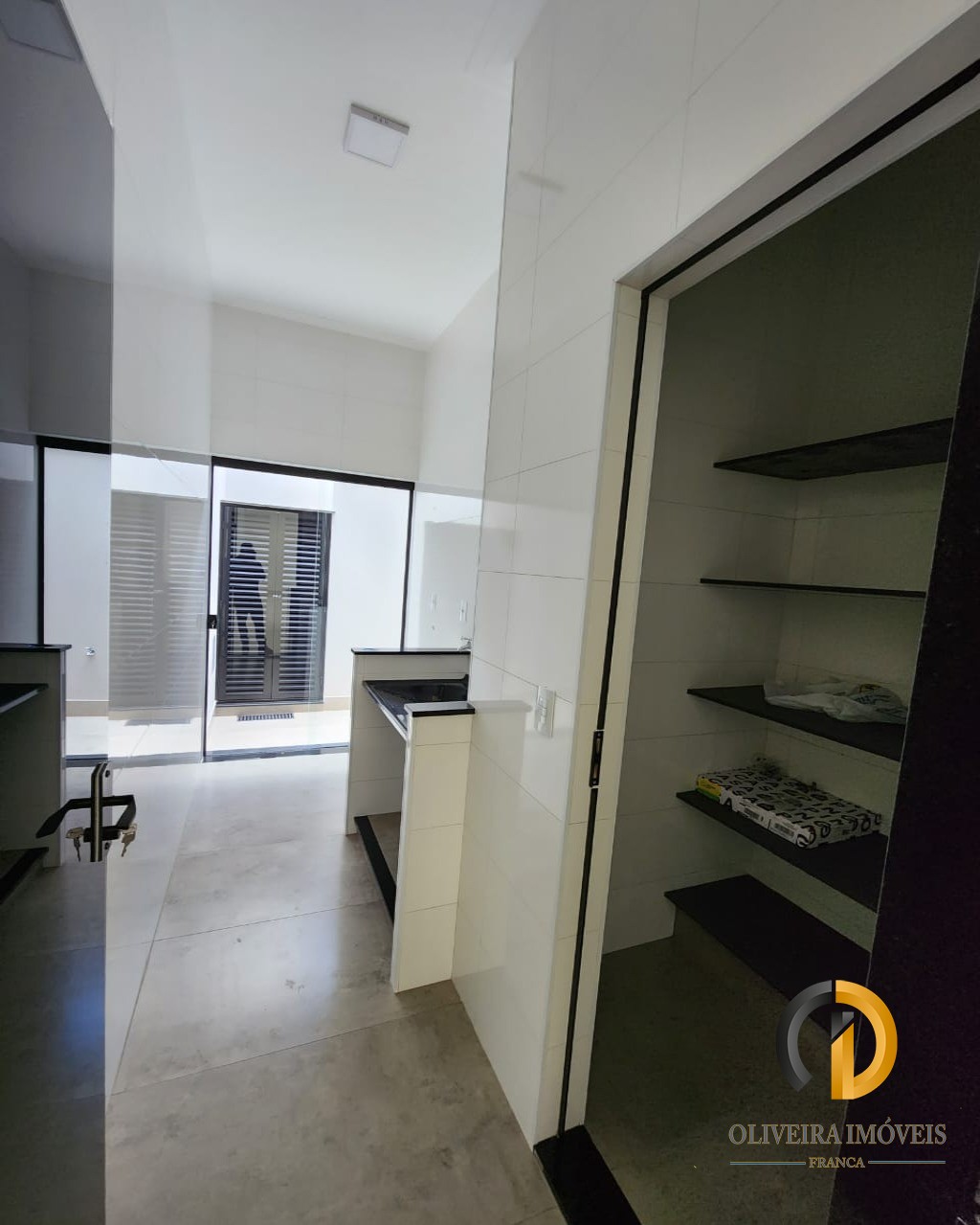 Linda casa com projeto diferenciado a venda jardim piratinin