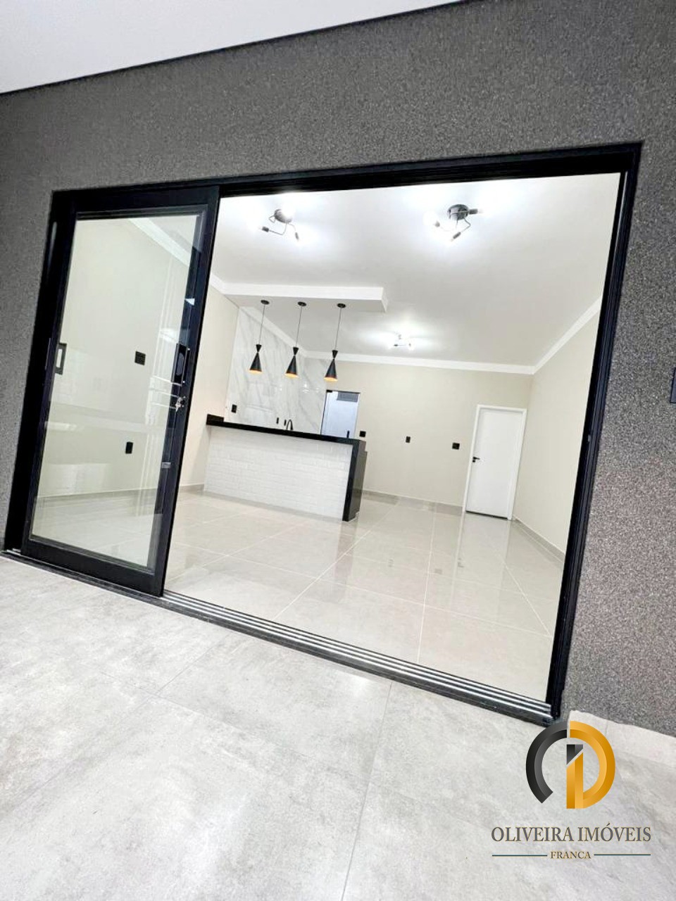 Encantadora casa com espaço amplo e moderno