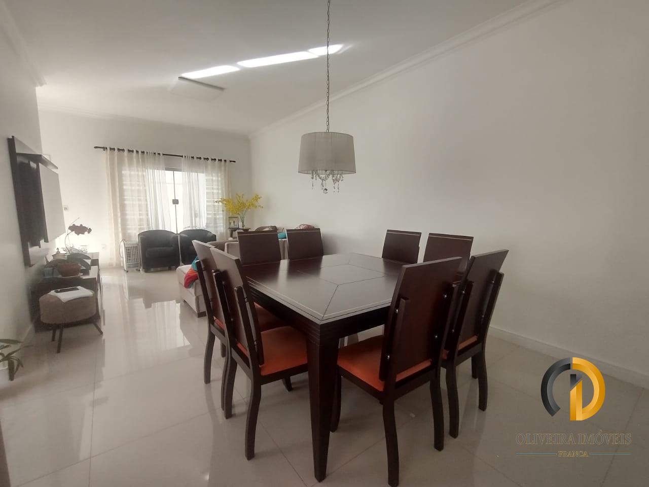 Linda residencia á venda!!