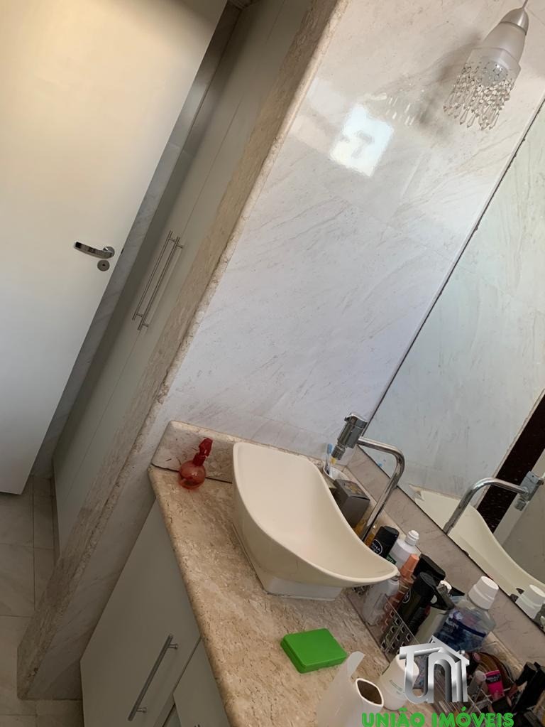 Imóvel Exclusivo no Centro de Bragança Paulista-SP: Casa de 3 Quartos, 1 Suíte, 2 Salas e 2 Vagas de Garagem!