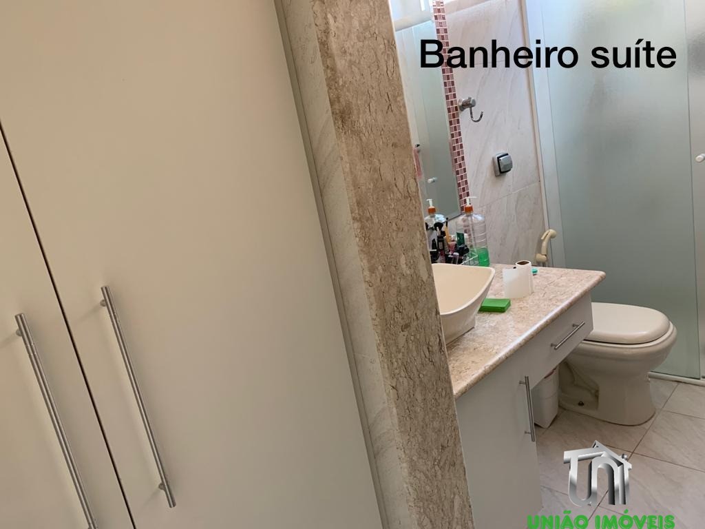 Imóvel Exclusivo no Centro de Bragança Paulista-SP: Casa de 3 Quartos, 1 Suíte, 2 Salas e 2 Vagas de Garagem!