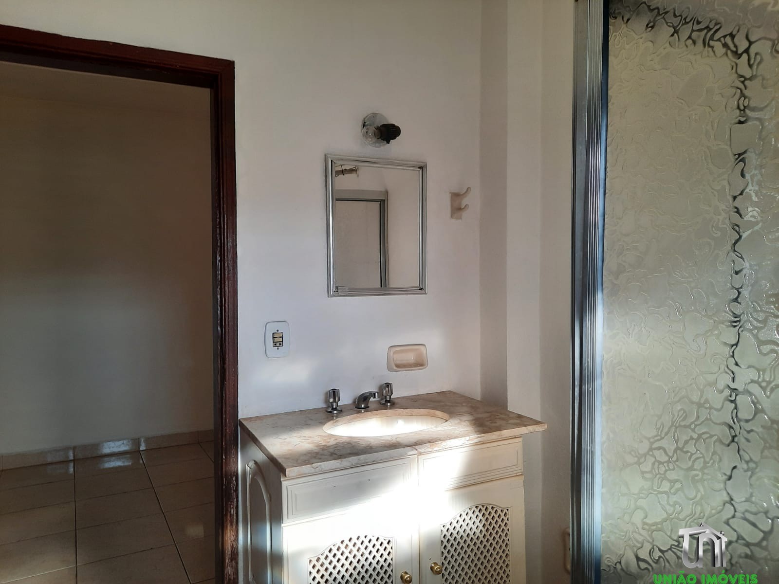 Imperdível: Casa à Venda no Centro de Bragança Paulista-SP, 3 Quartos, 1 Suíte, 3 Salas, 2 Banheiros, 221m². Venha Conferir!