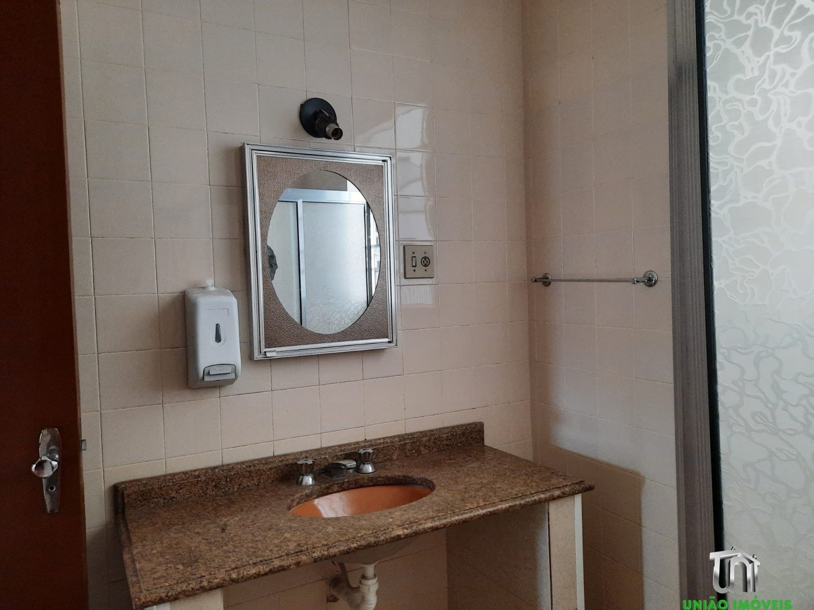 Imperdível: Casa à Venda no Centro de Bragança Paulista-SP, 3 Quartos, 1 Suíte, 3 Salas, 2 Banheiros, 221m². Venha Conferir!