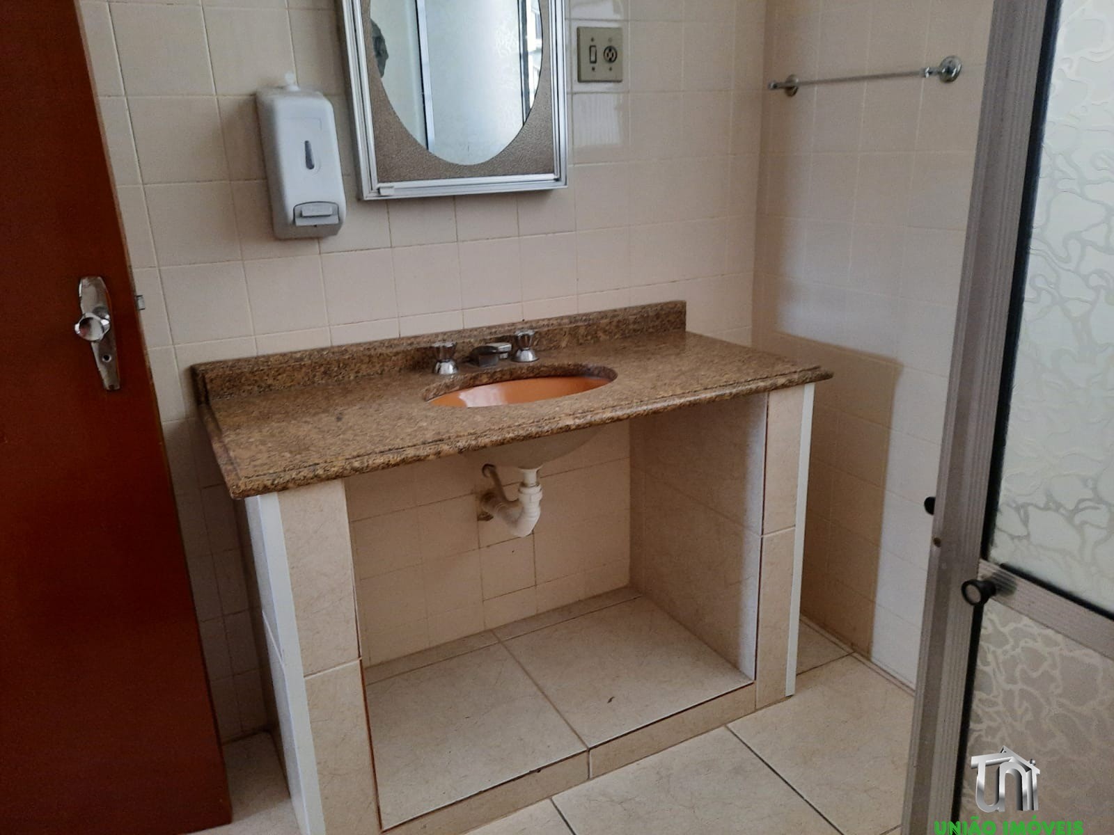 Imperdível: Casa à Venda no Centro de Bragança Paulista-SP, 3 Quartos, 1 Suíte, 3 Salas, 2 Banheiros, 221m². Venha Conferir!