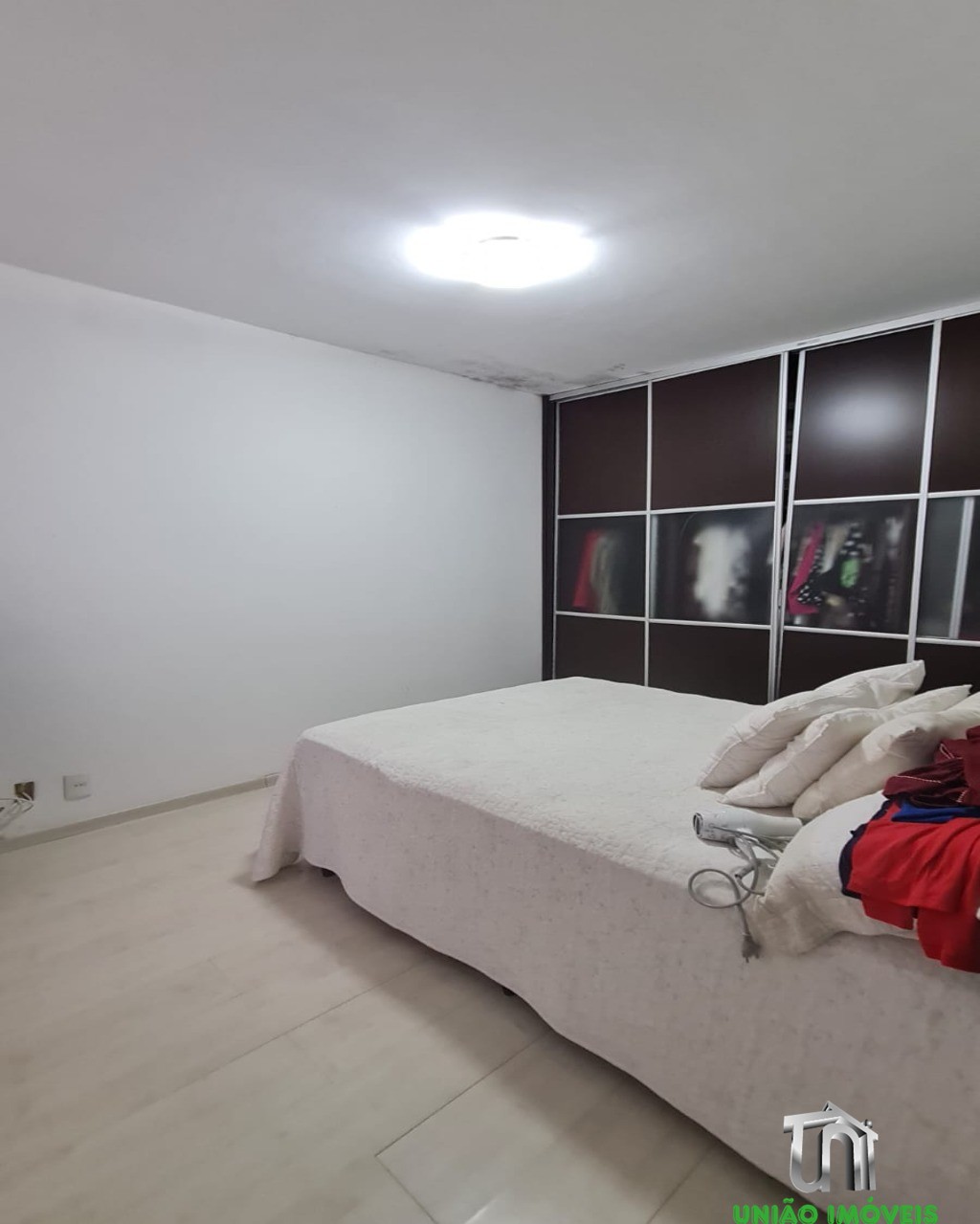Casa Residencial de Alto Padrão no Jardim Europa, Bragança Paulista-SP: 6 quartos, 3 suítes, 5 salas, 6 banheiros, 2 vagas de garagem, 600m² de área.