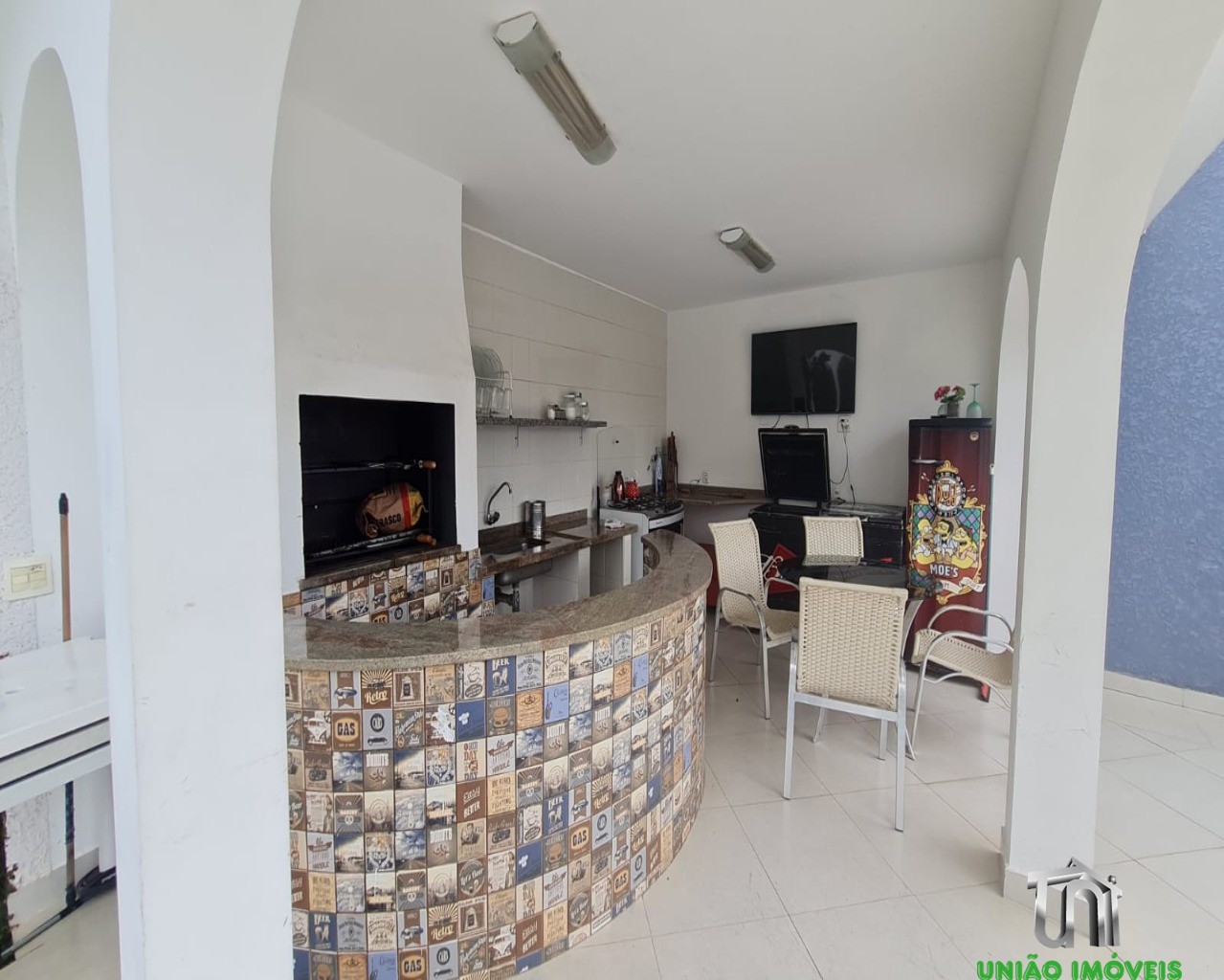 Casa Residencial de Alto Padrão no Jardim Europa, Bragança Paulista-SP: 6 quartos, 3 suítes, 5 salas, 6 banheiros, 2 vagas de garagem, 600m² de área.