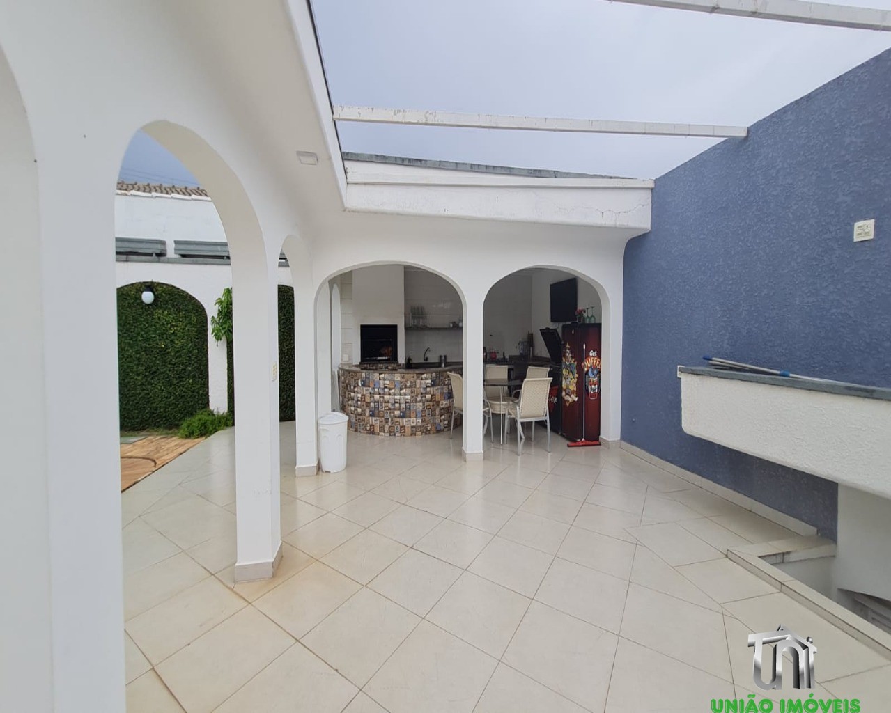 Casa Residencial de Alto Padrão no Jardim Europa, Bragança Paulista-SP: 6 quartos, 3 suítes, 5 salas, 6 banheiros, 2 vagas de garagem, 600m² de área.