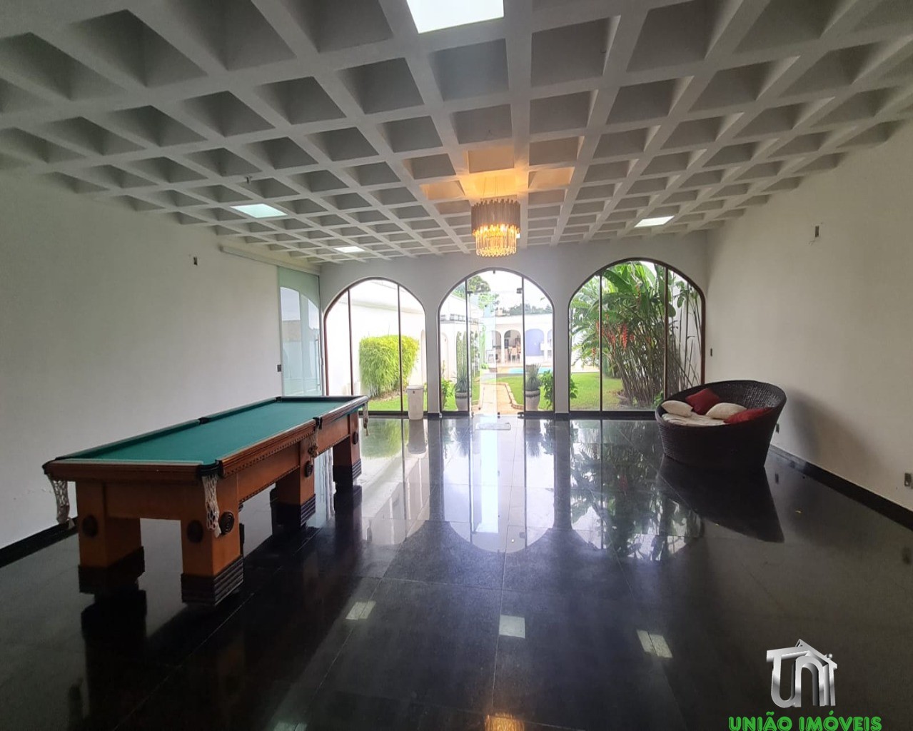Casa Residencial de Alto Padrão no Jardim Europa, Bragança Paulista-SP: 6 quartos, 3 suítes, 5 salas, 6 banheiros, 2 vagas de garagem, 600m² de área.