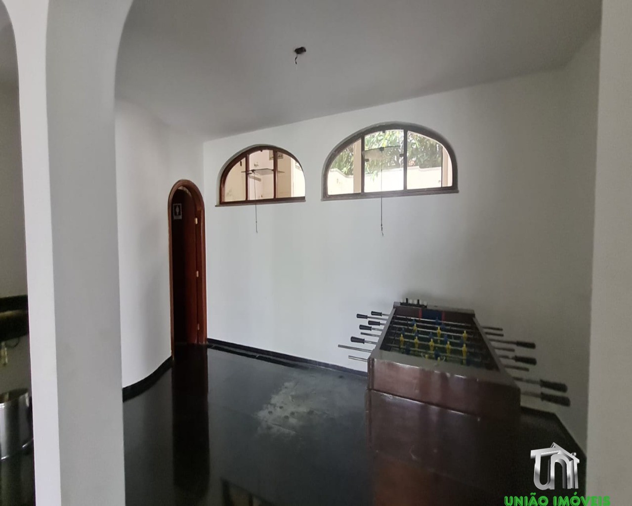 Casa Residencial de Alto Padrão no Jardim Europa, Bragança Paulista-SP: 6 quartos, 3 suítes, 5 salas, 6 banheiros, 2 vagas de garagem, 600m² de área.
