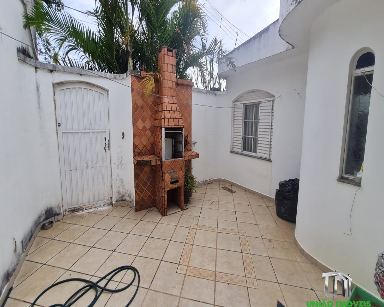 Casa Residencial de Alto Padrão no Jardim Europa, Bragança Paulista-SP: 6 quartos, 3 suítes, 5 salas, 6 banheiros, 2 vagas de garagem, 600m² de área.