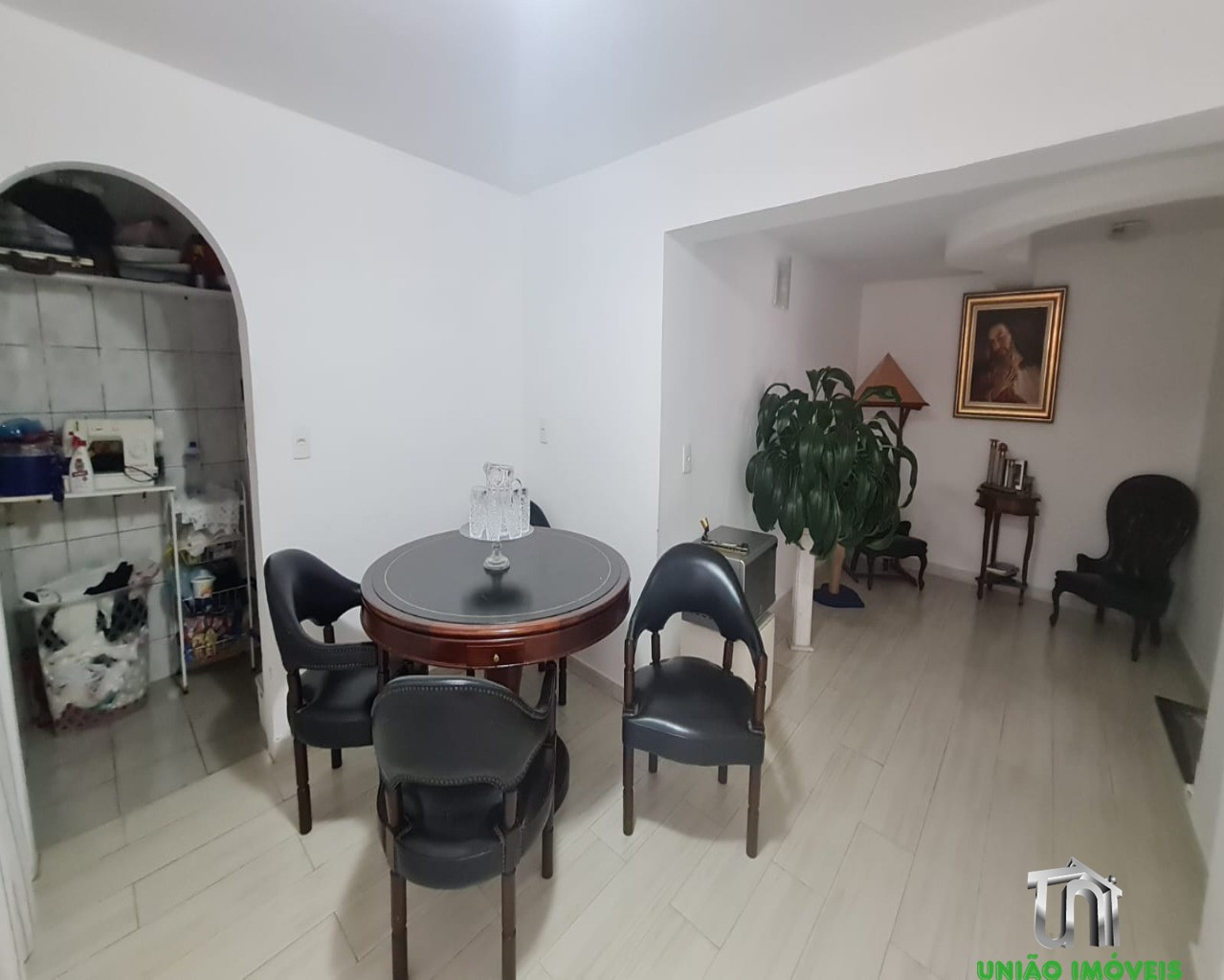 Casa Residencial de Alto Padrão no Jardim Europa, Bragança Paulista-SP: 6 quartos, 3 suítes, 5 salas, 6 banheiros, 2 vagas de garagem, 600m² de área.