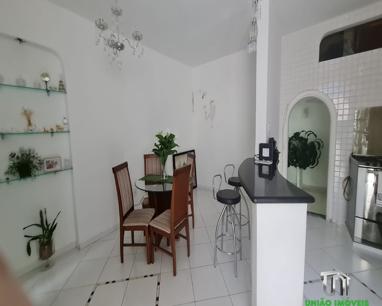 Casa Residencial de Alto Padrão no Jardim Europa, Bragança Paulista-SP: 6 quartos, 3 suítes, 5 salas, 6 banheiros, 2 vagas de garagem, 600m² de área.