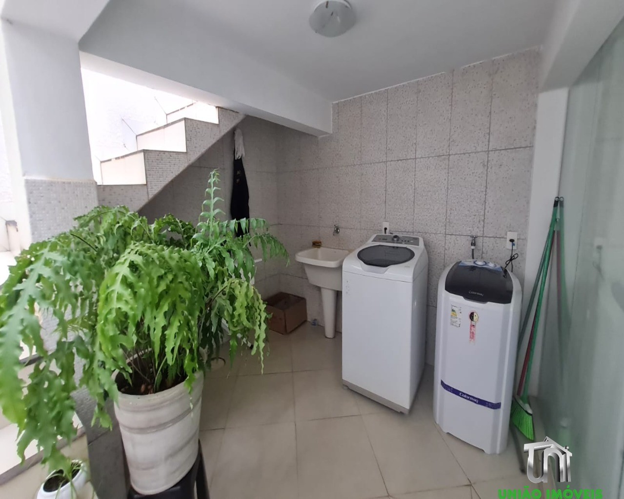 Casa Residencial de Alto Padrão no Jardim Europa, Bragança Paulista-SP: 6 quartos, 3 suítes, 5 salas, 6 banheiros, 2 vagas de garagem, 600m² de área.