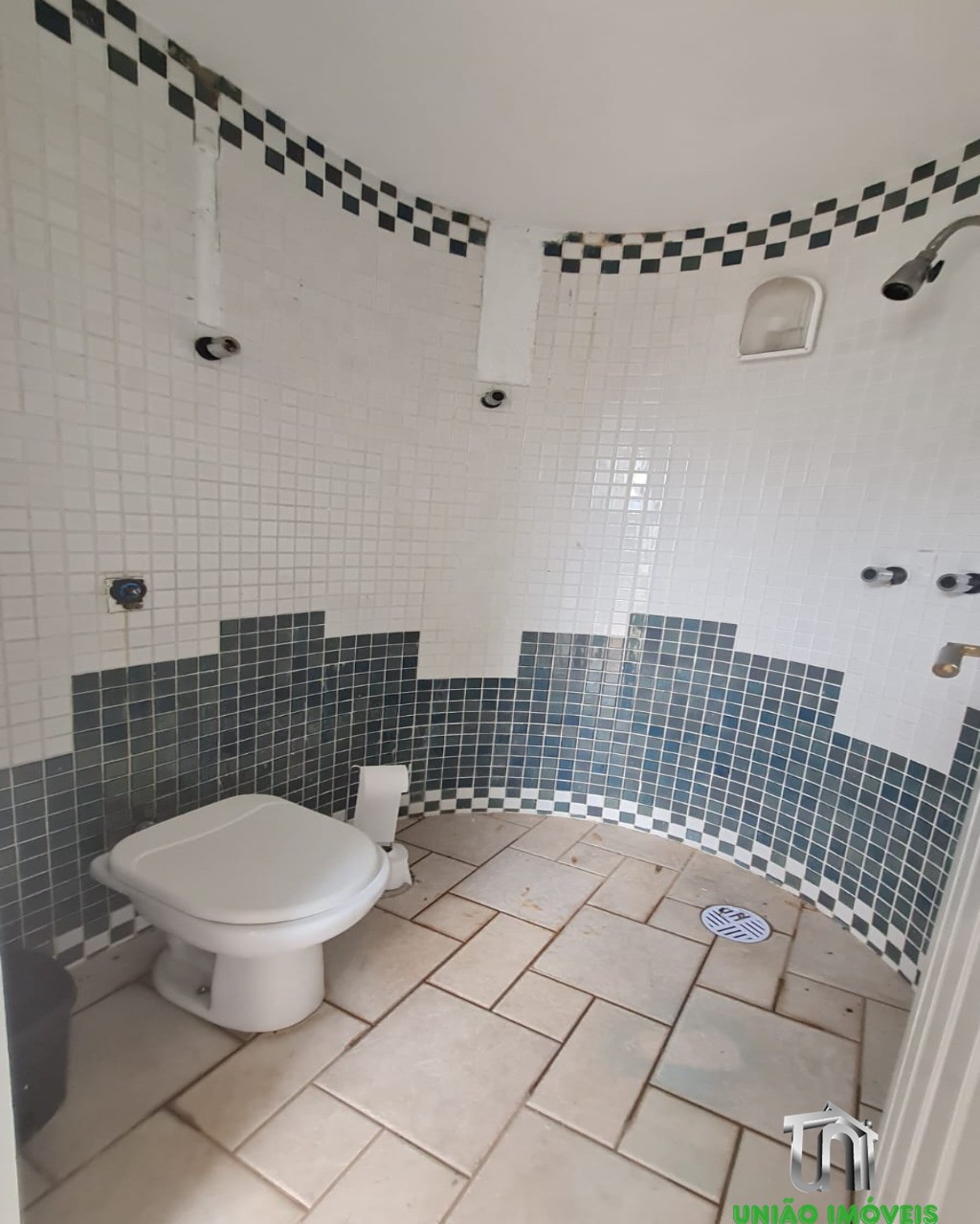Casa Residencial de Alto Padrão no Jardim Europa, Bragança Paulista-SP: 6 quartos, 3 suítes, 5 salas, 6 banheiros, 2 vagas de garagem, 600m² de área.