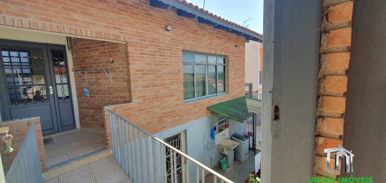 Residência moderna com 2 quartos e churrasqueira na cidade j