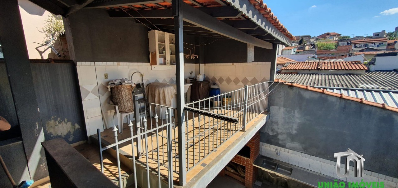 Residência moderna com 2 quartos e churrasqueira na cidade j