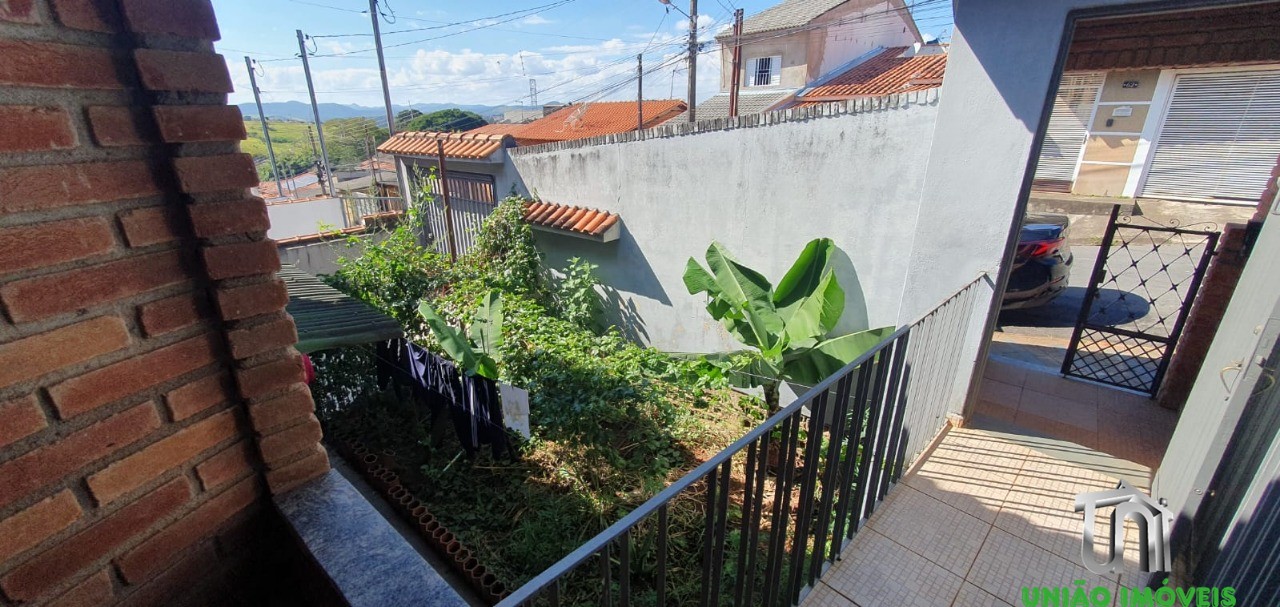 Residência moderna com 2 quartos e churrasqueira na Cidade Jardim, Bragança Paulista-SP