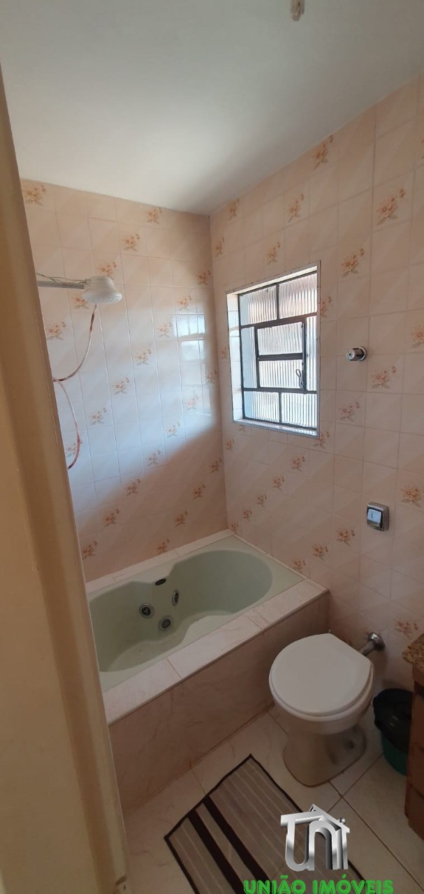 Residência moderna com 2 quartos e churrasqueira na cidade j