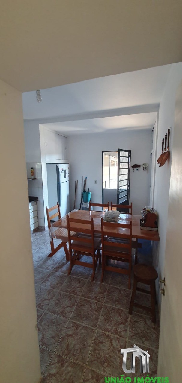 Residência moderna com 2 quartos e churrasqueira na cidade j