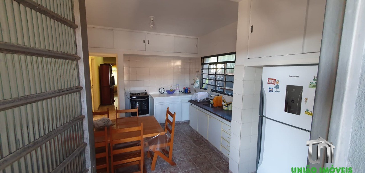 Residência moderna com 2 quartos e churrasqueira na cidade j