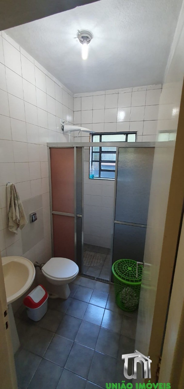 Residência moderna com 2 quartos e churrasqueira na cidade j