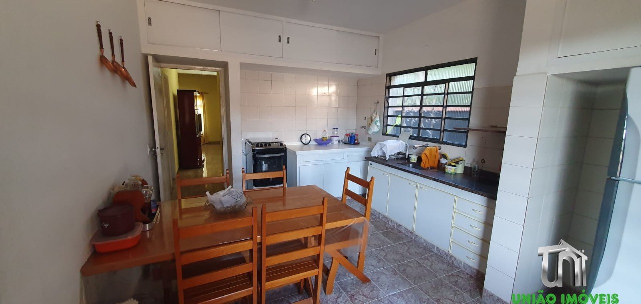 Residência moderna com 2 quartos e churrasqueira na cidade j