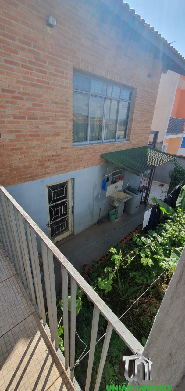 Residência moderna com 2 quartos e churrasqueira na Cidade Jardim, Bragança Paulista-SP