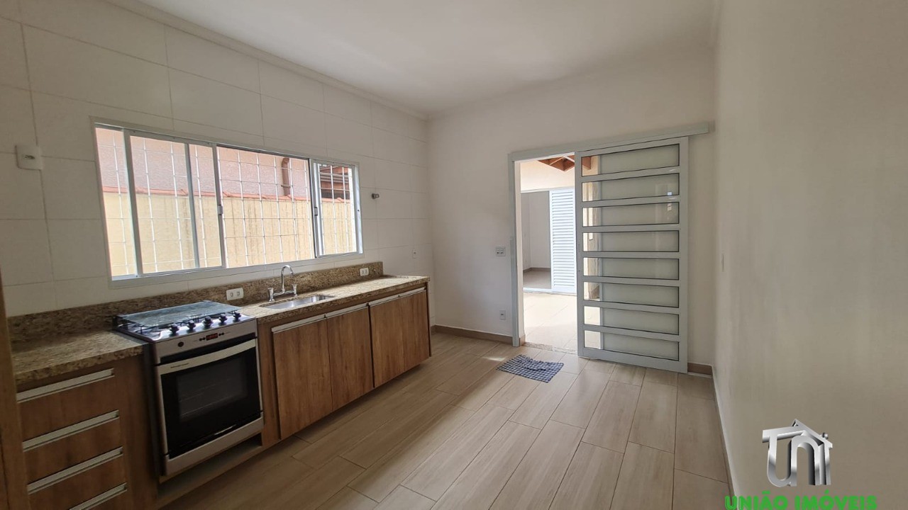 Aluguel de Casa em Bragança Paulista-SP, Bairro Aparecida: 2 Quartos, 1 Suíte, 1 Sala, 2 Banheiros, 1 Vaga, 132,65m².