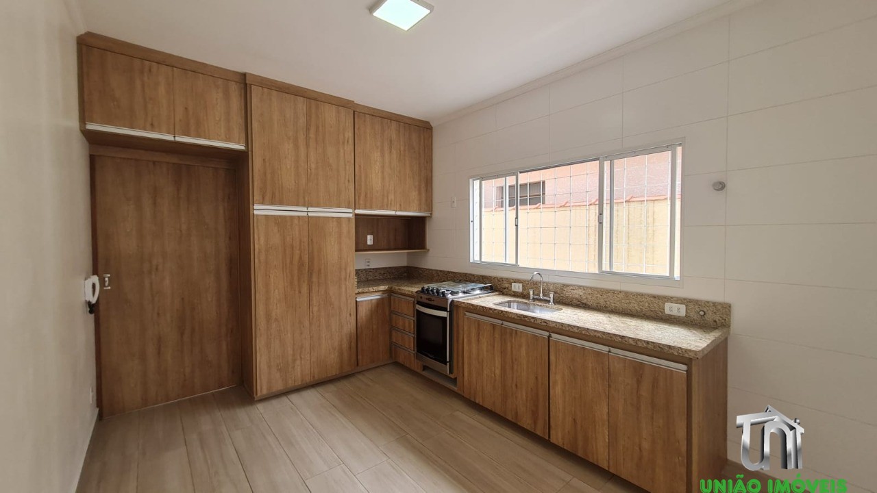 Aluguel de Casa em Bragança Paulista-SP, Bairro Aparecida: 2 Quartos, 1 Suíte, 1 Sala, 2 Banheiros, 1 Vaga, 132,65m².