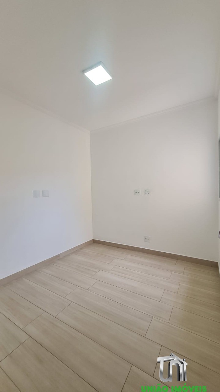 Aluguel de Casa em Bragança Paulista-SP, Bairro Aparecida: 2 Quartos, 1 Suíte, 1 Sala, 2 Banheiros, 1 Vaga, 132,65m².