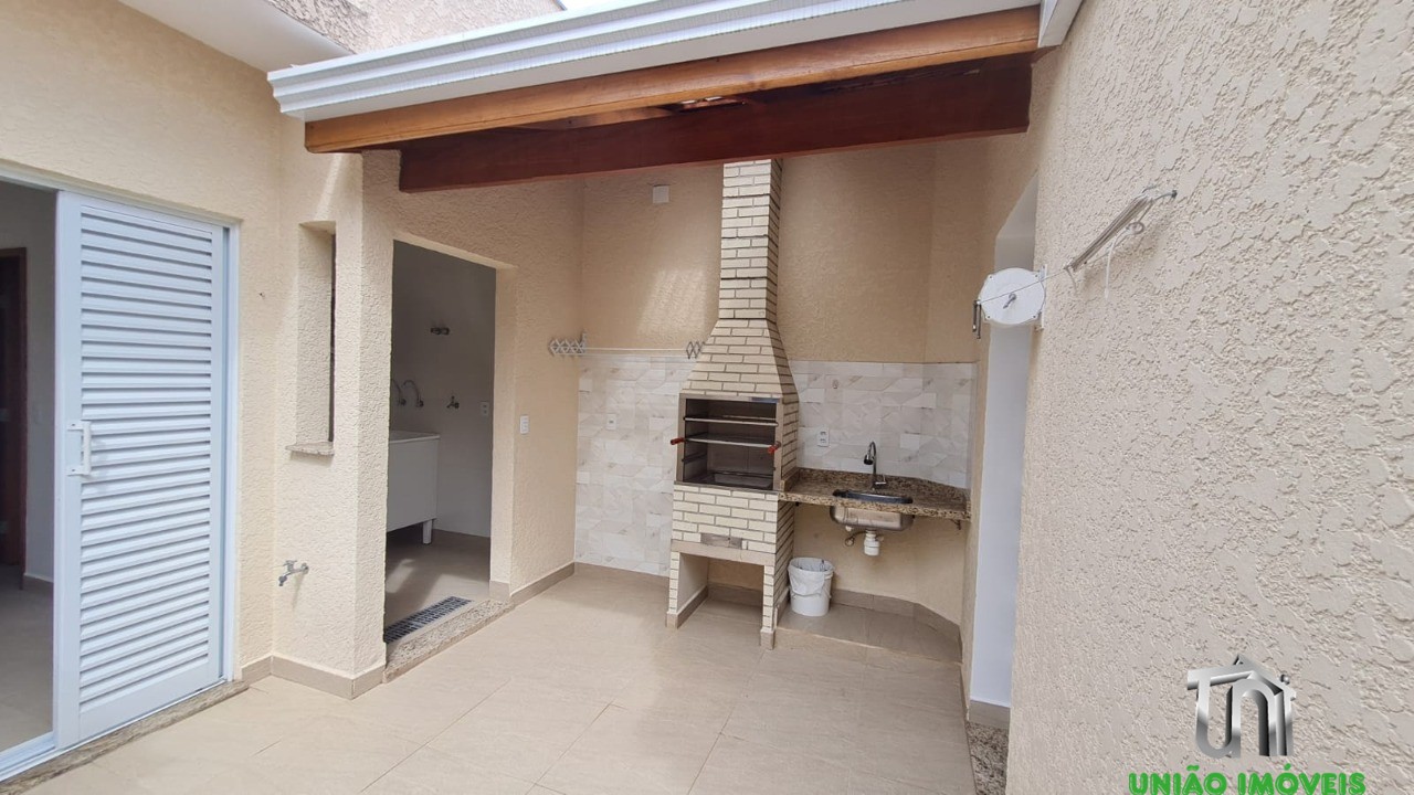 Aluguel de Casa em Bragança Paulista-SP, Bairro Aparecida: 2 Quartos, 1 Suíte, 1 Sala, 2 Banheiros, 1 Vaga, 132,65m².