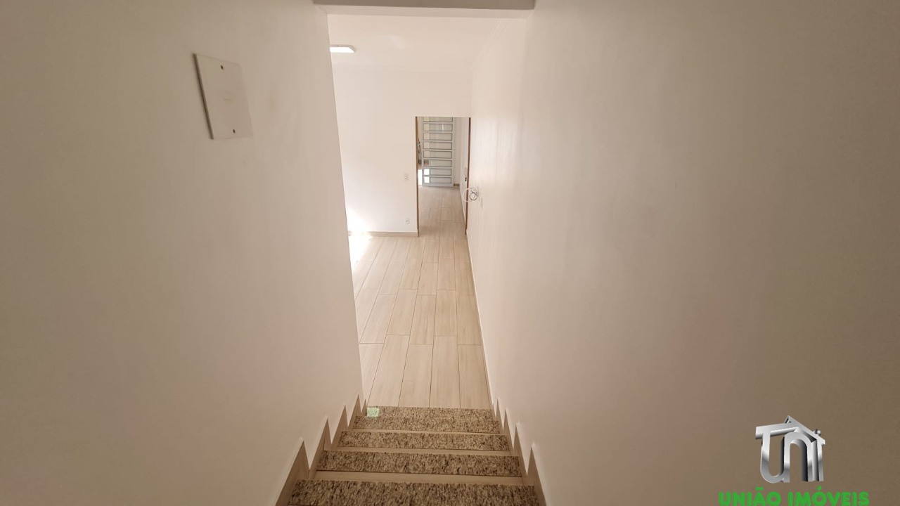 Aluguel de Casa em Bragança Paulista-SP, Bairro Aparecida: 2 Quartos, 1 Suíte, 1 Sala, 2 Banheiros, 1 Vaga, 132,65m².