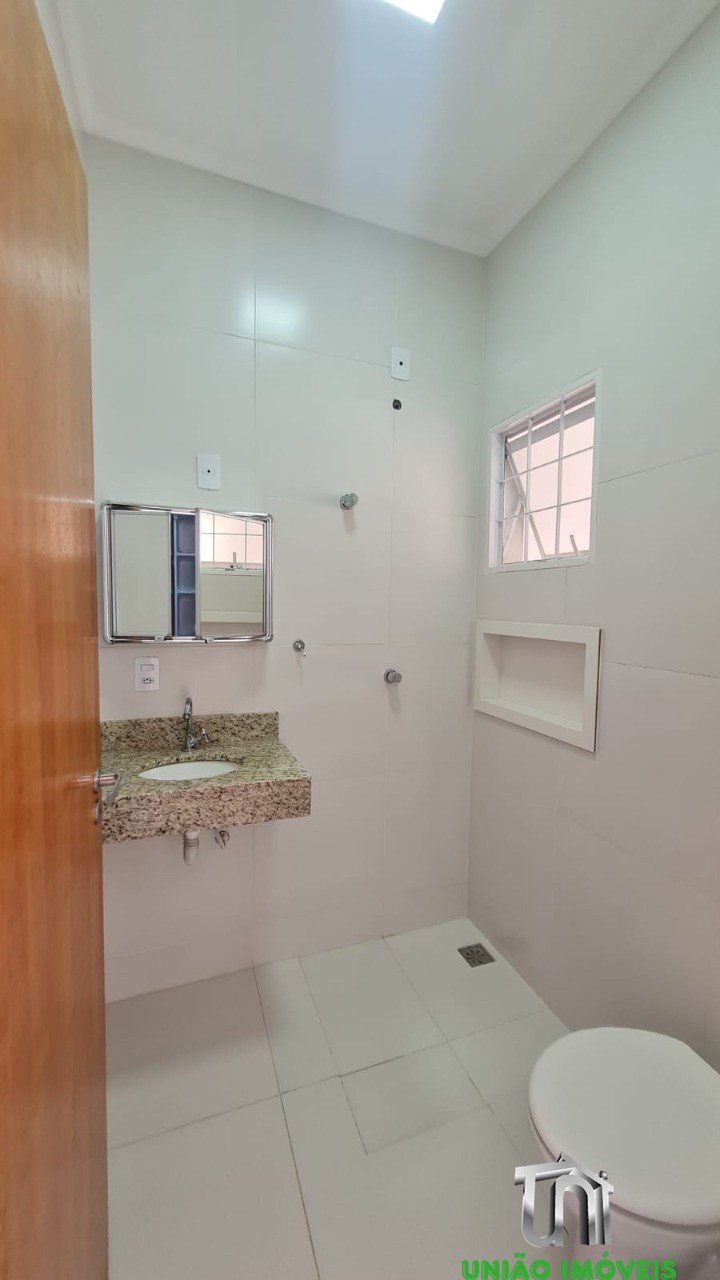 Aluguel de Casa em Bragança Paulista-SP, Bairro Aparecida: 2 Quartos, 1 Suíte, 1 Sala, 2 Banheiros, 1 Vaga, 132,65m².