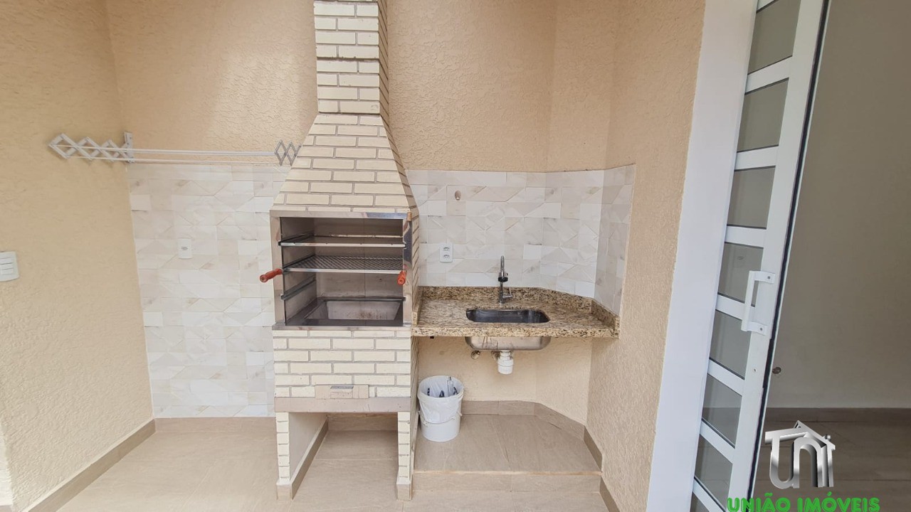 Aluguel de Casa em Bragança Paulista-SP, Bairro Aparecida: 2 Quartos, 1 Suíte, 1 Sala, 2 Banheiros, 1 Vaga, 132,65m².