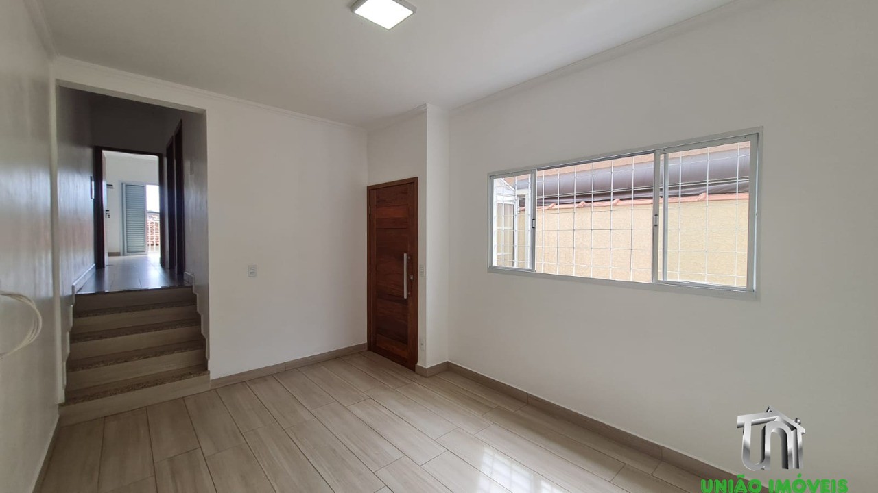 Aluguel de Casa em Bragança Paulista-SP, Bairro Aparecida: 2 Quartos, 1 Suíte, 1 Sala, 2 Banheiros, 1 Vaga, 132,65m².