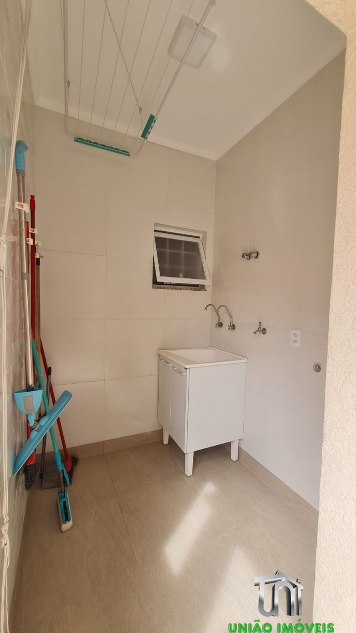 Aluguel de Casa em Bragança Paulista-SP, Bairro Aparecida: 2 Quartos, 1 Suíte, 1 Sala, 2 Banheiros, 1 Vaga, 132,65m².