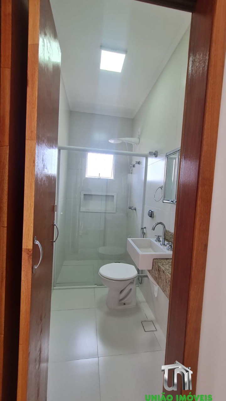 Aluguel de Casa em Bragança Paulista-SP, Bairro Aparecida: 2 Quartos, 1 Suíte, 1 Sala, 2 Banheiros, 1 Vaga, 132,65m².
