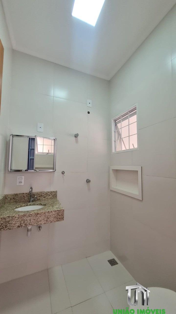 Aluguel de Casa em Bragança Paulista-SP, Bairro Aparecida: 2 Quartos, 1 Suíte, 1 Sala, 2 Banheiros, 1 Vaga, 132,65m².